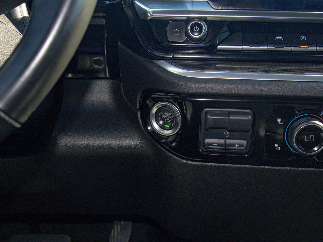 2025 Chevrolet Silverado 1500 4WD Crew Cab 147 LT White Sherwood Park - photo #24
