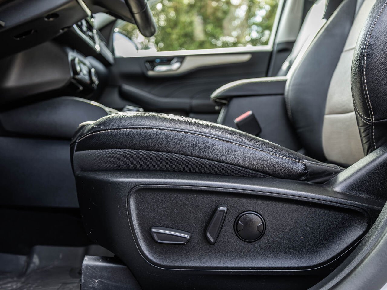 Ford Escape 2021 Blanc Sainte-Julienne - photo #11