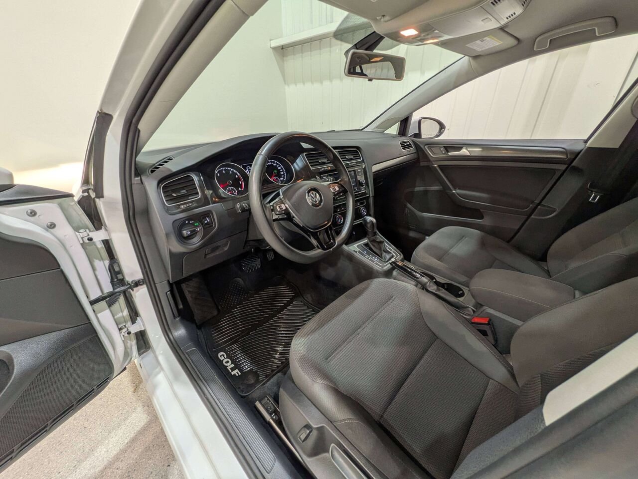 2020 Volkswagen Golf Comfortline 5-door Auto White Val-David - photo #9