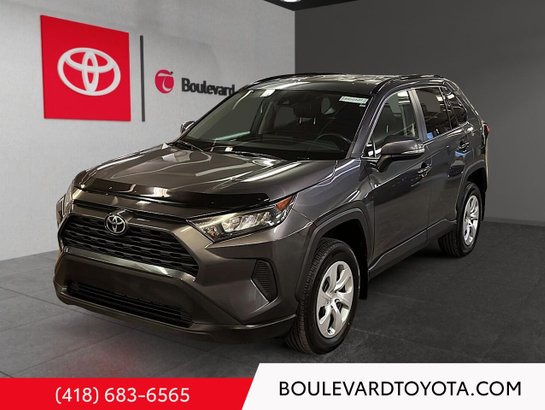 Toyota RAV4 LE 2021 Gris