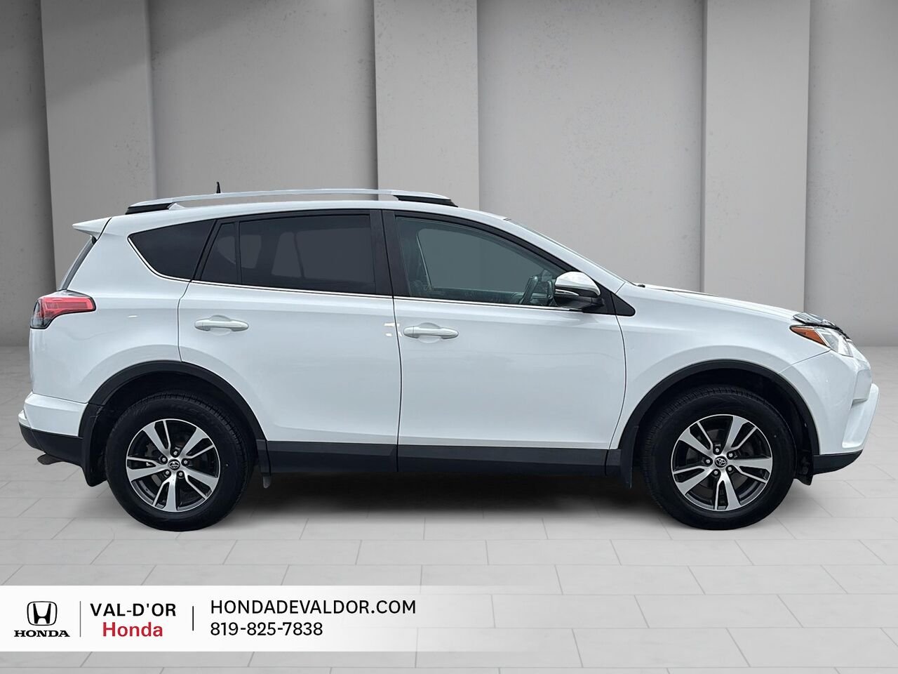2016 Toyota RAV4 AWD 4 portes XLE White Val-d'Or - photo #4