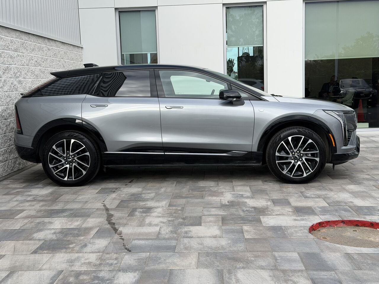 2025 Cadillac OPTIQ Sport AWD FINANCEMENT À PARTIR 3.99% Silver Laval - photo #1