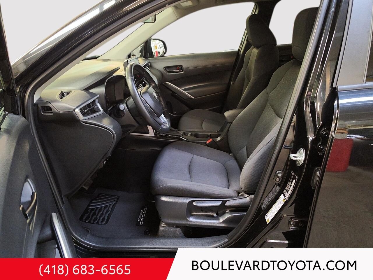 2023 Toyota Corolla Cross 100461A-77 | LE, AWD Black Québec - photo #8