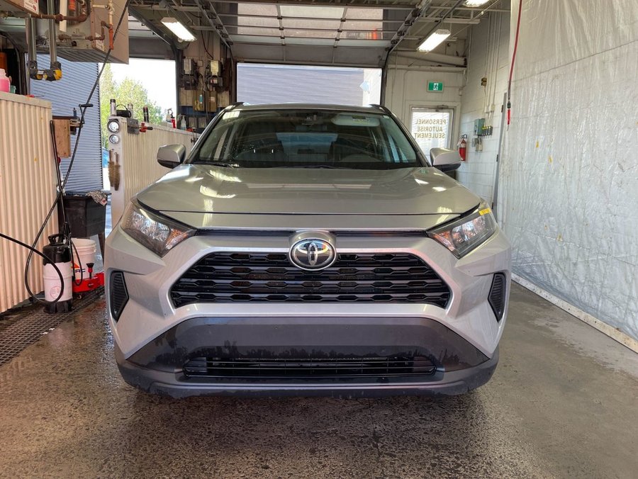 Toyota RAV4 LE AWD *CARPLAY* SIÈGES CHAUFF ALERTES RÉG ADAPT 2019 Argent