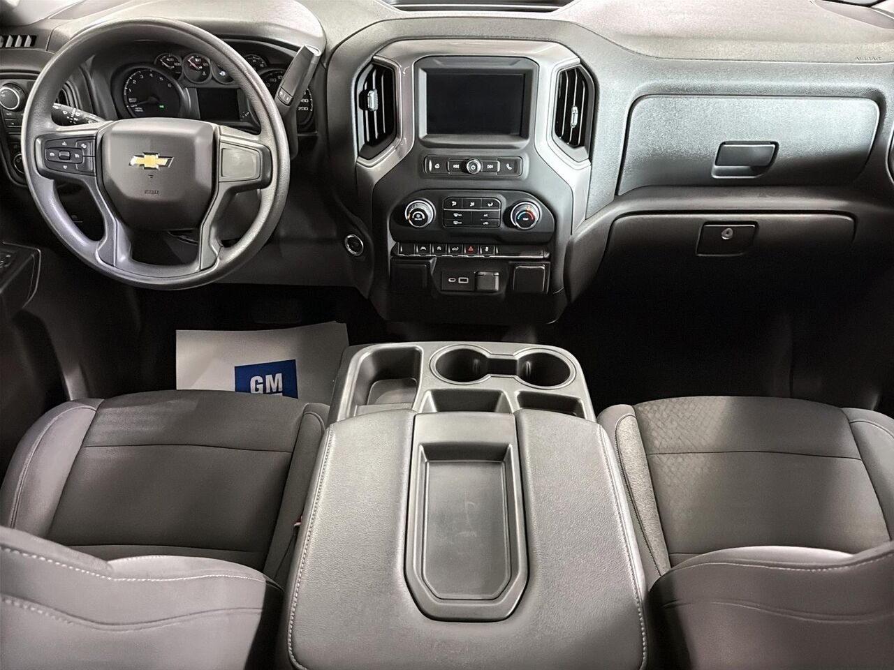Chevrolet Silverado 1500 Custom cabine multiplace 4RM 147 po 2022 Noir Saint-Hyacinthe - photo #8