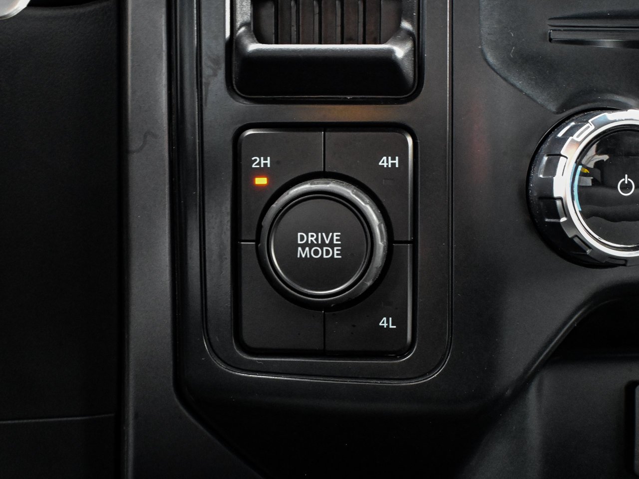 2025 Ford F-150 XLT 4WD SuperCrew 5.5' Box Grey Sherwood Park - photo #27