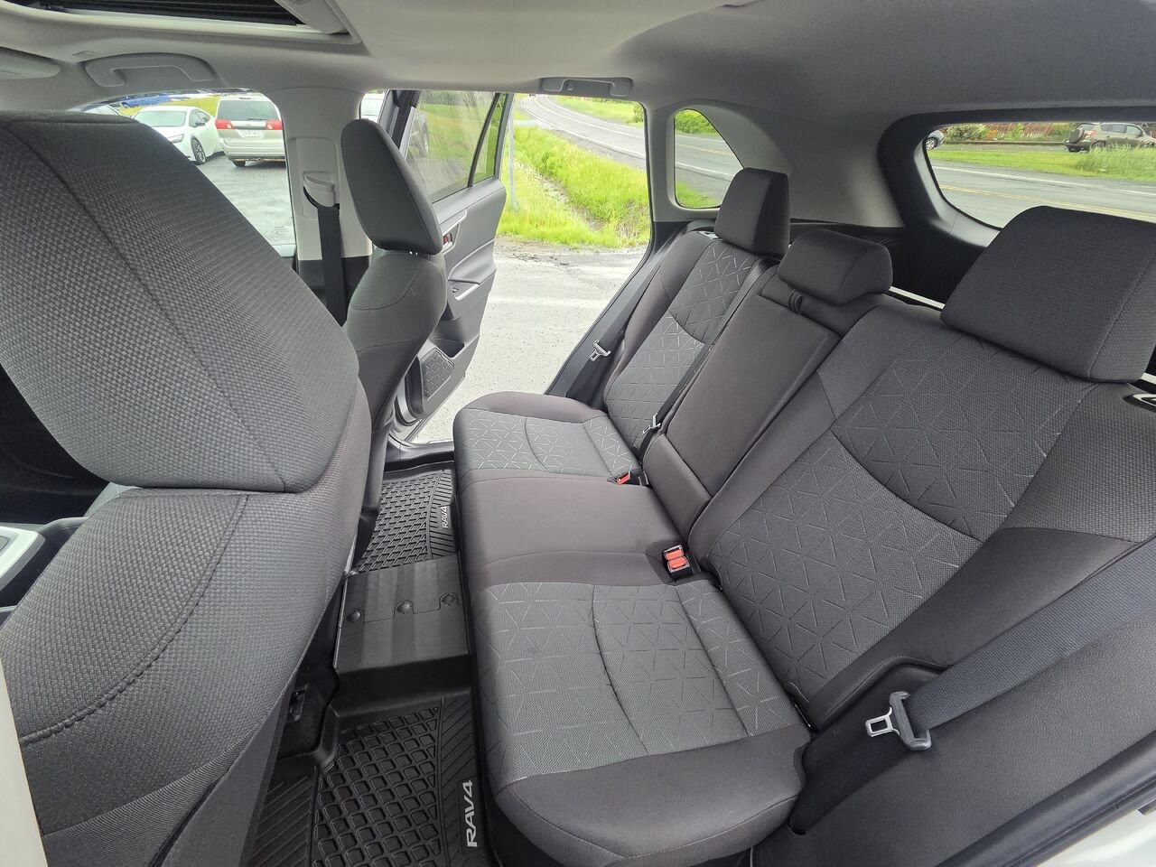 Toyota RAV4 hybride XLE TI 2023 Ciel argent métallisé Lac-Etchemin - photo #22