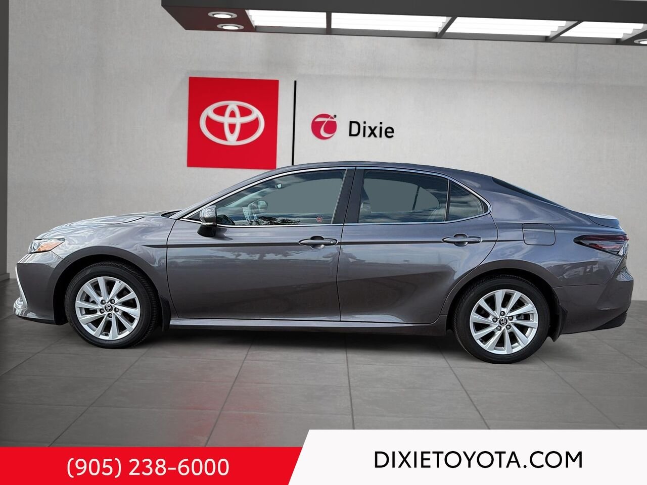 2024 Toyota Camry HYBRID LE / CLEAN CARFAX / ALLOY WHEELS / TOYOTA SAFETY SENSE / CARPLAY AND ANDROID AUTO Grey Mississauga - photo #5