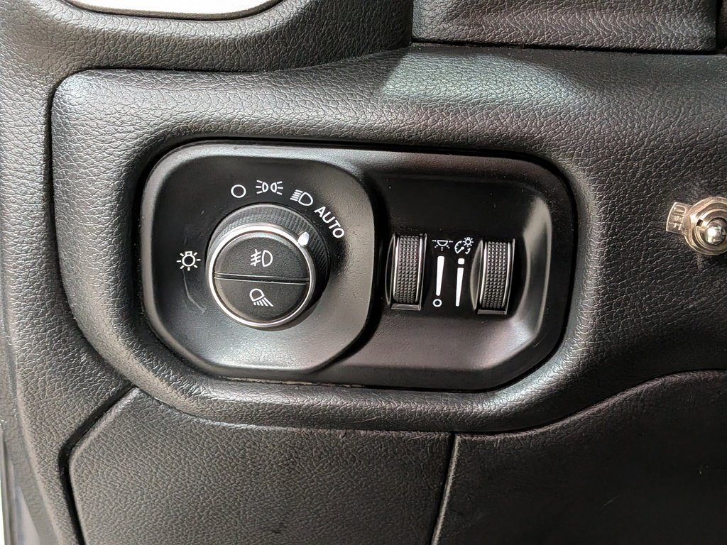 2019 Ram 2500 Tradesman 4x4 Crew Cab 8' Box White Val-David - photo #27