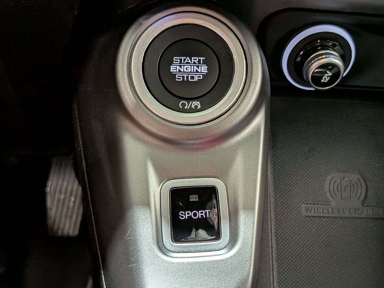 2024 Dodge Hornet R/T Plus PHEV EAWD *Ltd Avail* Black Val-David - photo #26