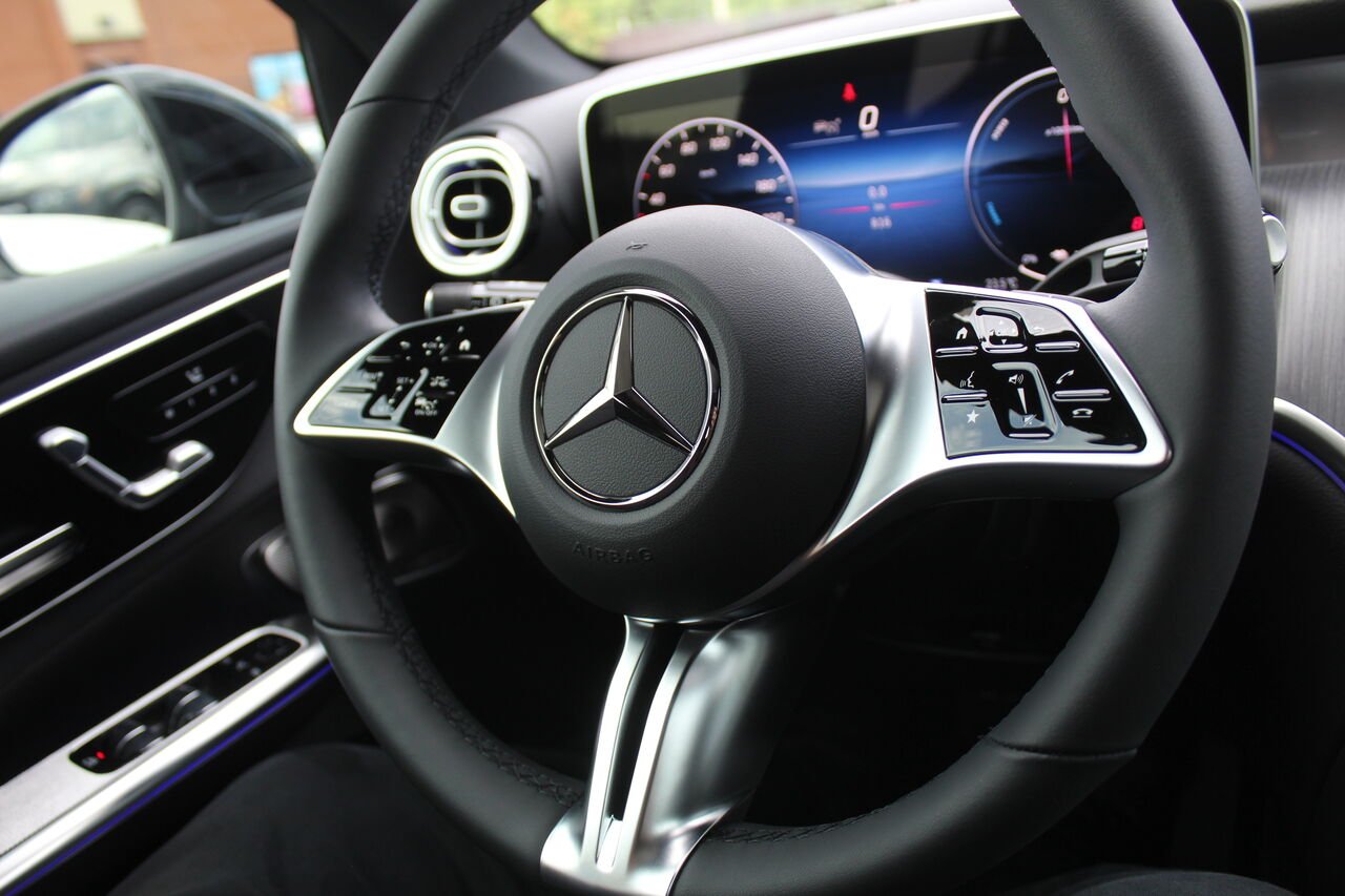 2026 Mercedes-Benz GLC VIN: W1NKM5GB5TF507228 Black Sainte-Rose - photo #12