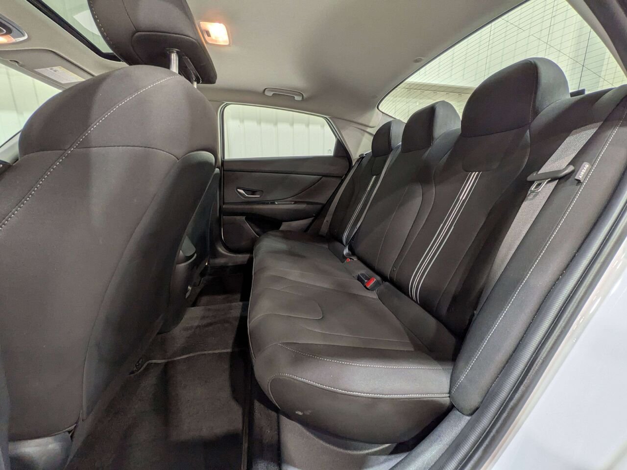 2025 Hyundai Elantra Preferred IVT w/Tech Pkg White Val-David - photo #10