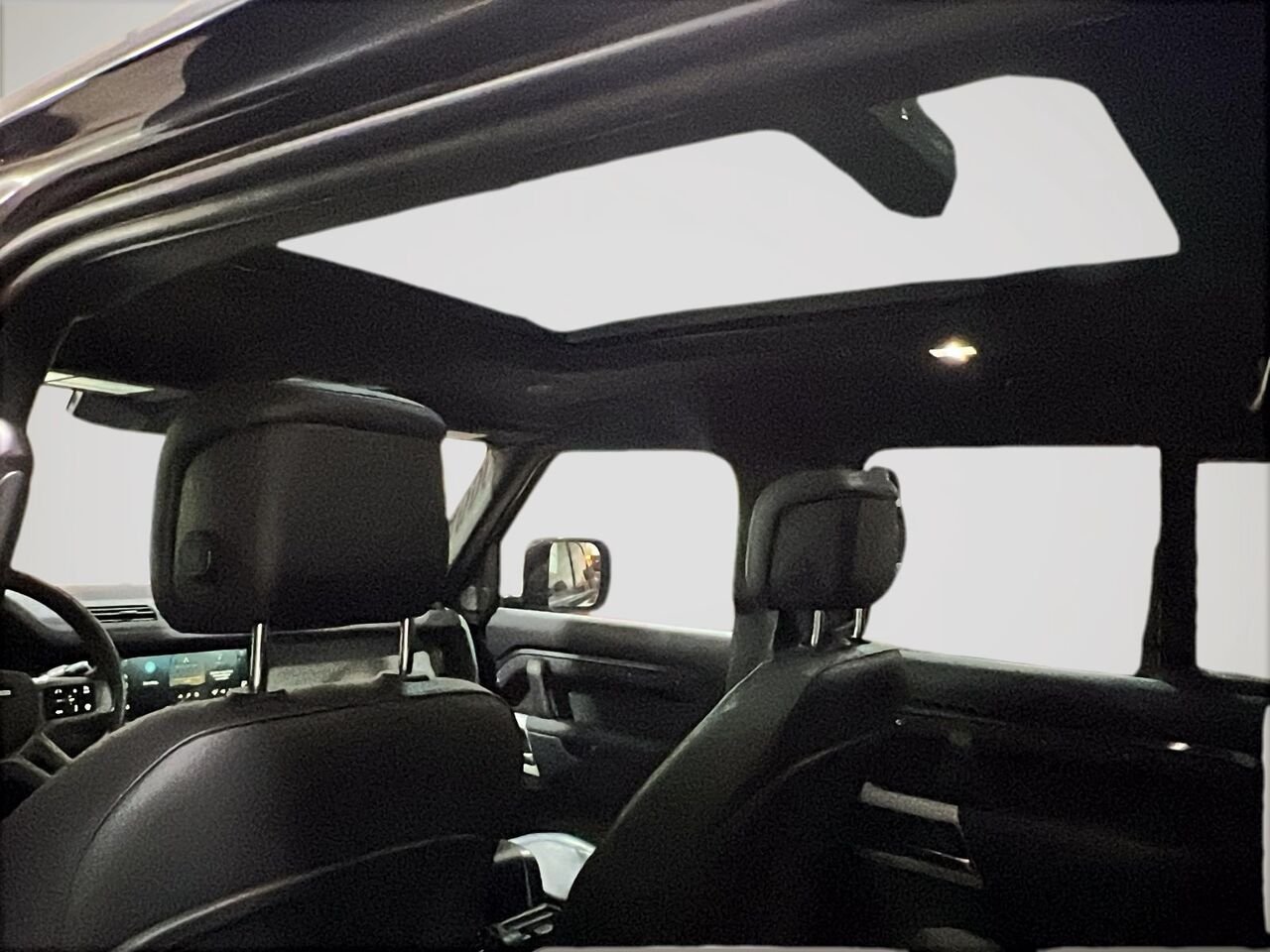 2024 Land Rover Defender Grey Québec - photo #35