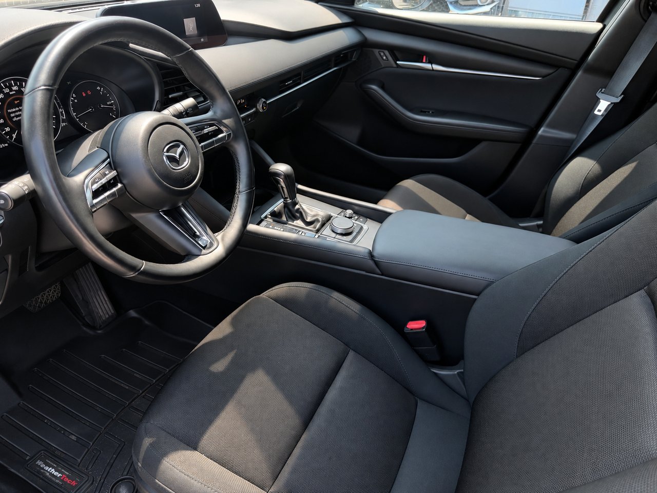 Mazda Mazda3 Sport JAMAIS ACCIDENTÉ / AWD (4X4) / APPLE CARPLAY ET ANDROID AUTO 2023 Gris Châteauguay - photo #1