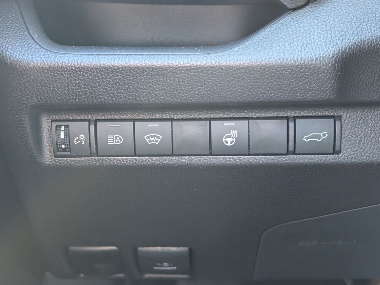 Toyota RAV4 XLE/AWD/SIÈGES CHAUFFANTS/VOLANT CHAUFFANT/TOIT OUVRANT/BLUETOOTH/AC BIZONE 2025 Bleu Sherbrooke - photo #13