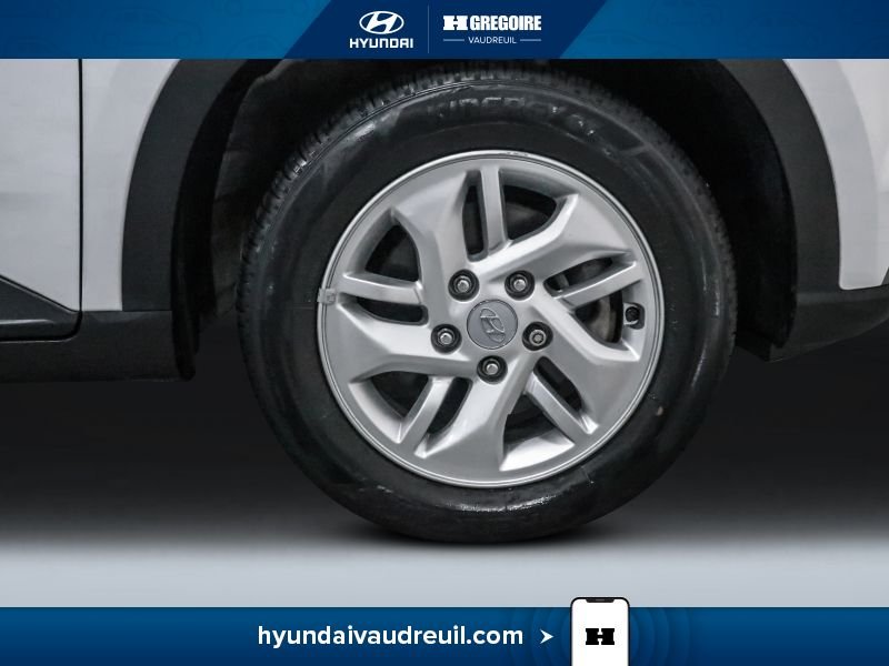 2021 Hyundai Venue White Laval - photo #31