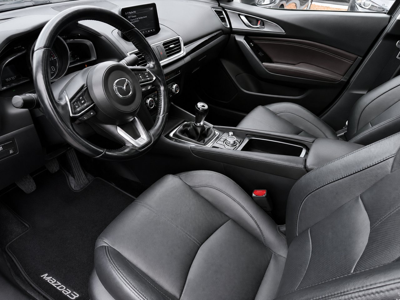 2018 Mazda Mazda3 Silver Châteauguay - photo #1