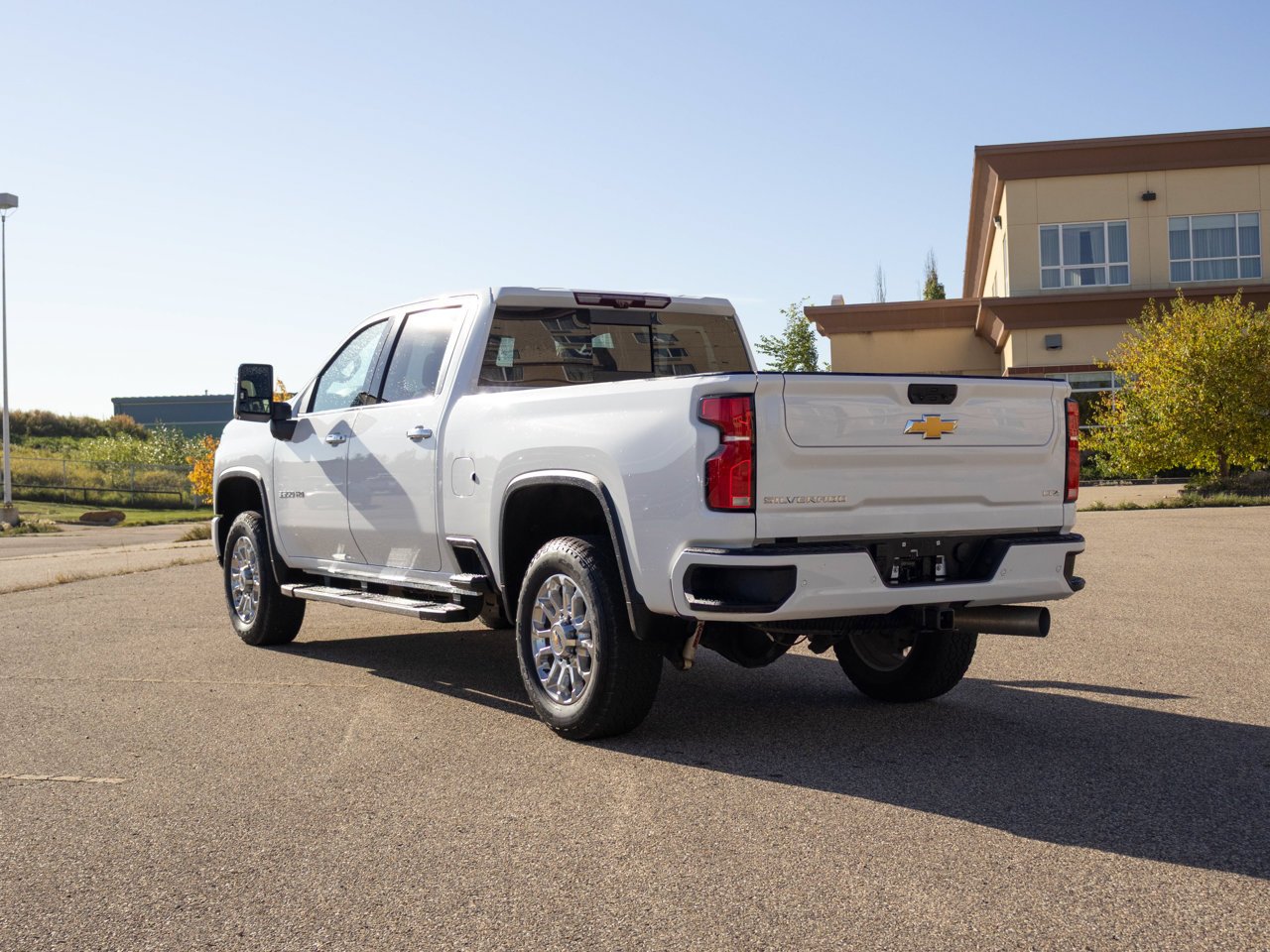 2025 Chevrolet Silverado 3500HD 4WD Crew Cab 159 LTZ White Sherwood Park - photo #9