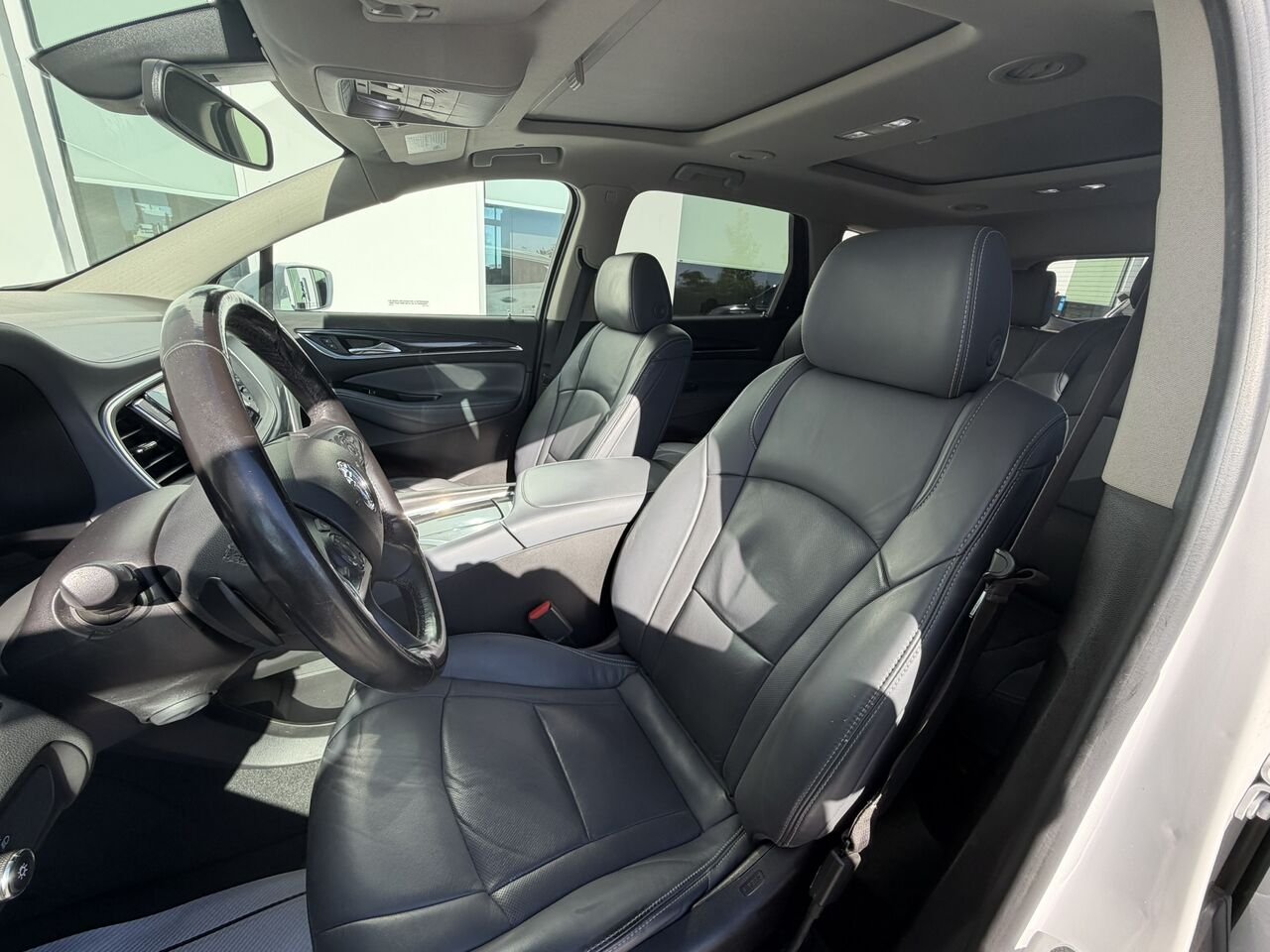 2018 Buick Enclave PREMIUM AWD 7 PASSAGERS White Laval - photo #26