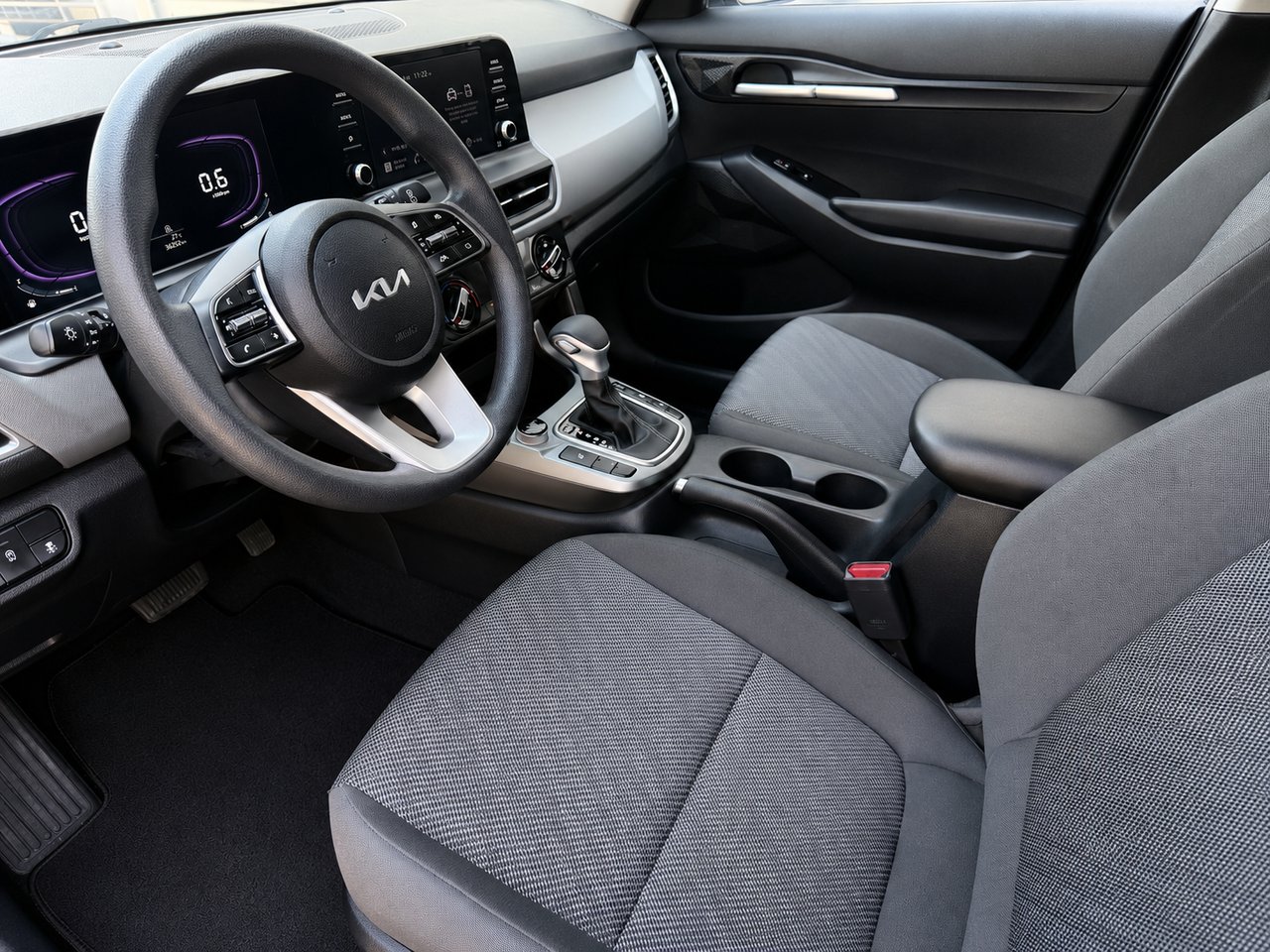 Kia Seltos JAMAIS ACCIDENTÉ / AWD ( 4X4 ) / APPLE CARPLAY ET ANDROID AUTO 2024 Bleu Châteauguay - photo #1