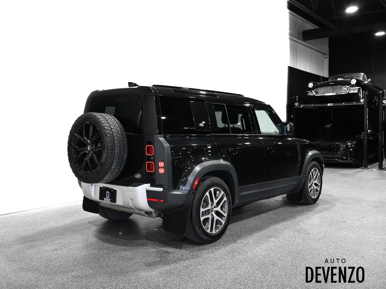 2020 Land Rover Defender Black Saint-Eustache - photo #5