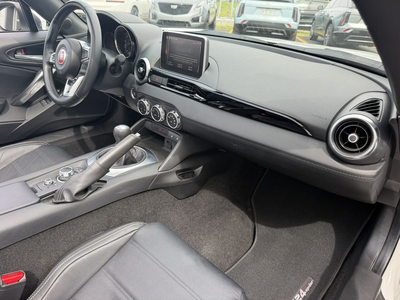 2017 FIAT 124 Spider LUSSO White Laval - photo #13