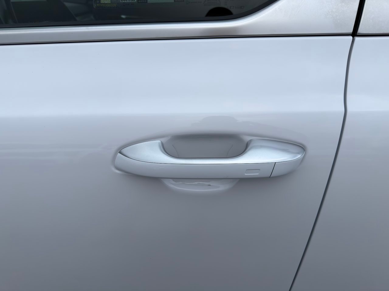 2023 Kia Telluride White Thetford Mines - photo #10