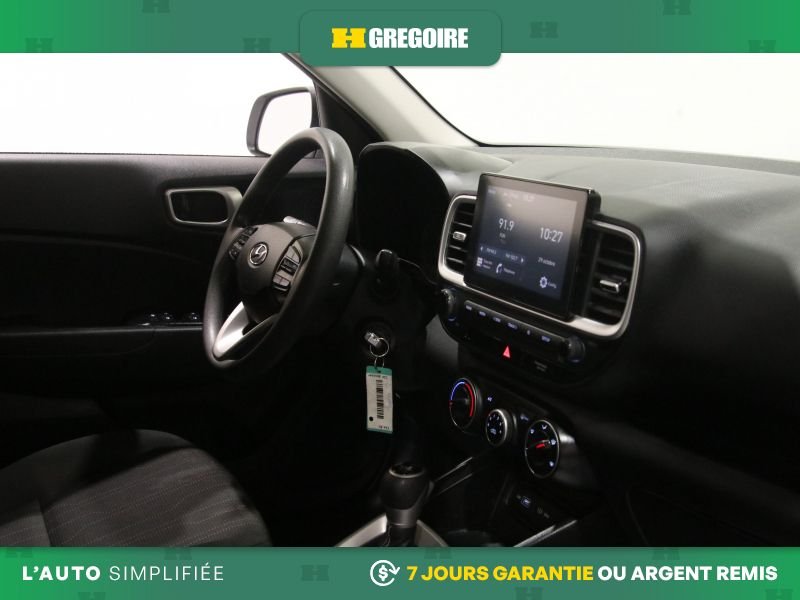 2022 Hyundai Venue White Saint-Léonard - photo #31