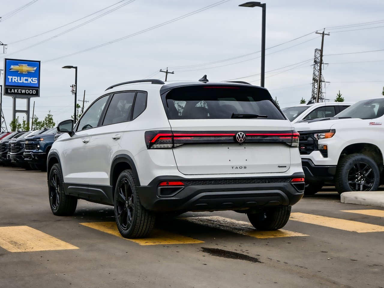 2026 Volkswagen Taos Comfortline Black Edition 4MOTION White Sherwood Park - photo #10