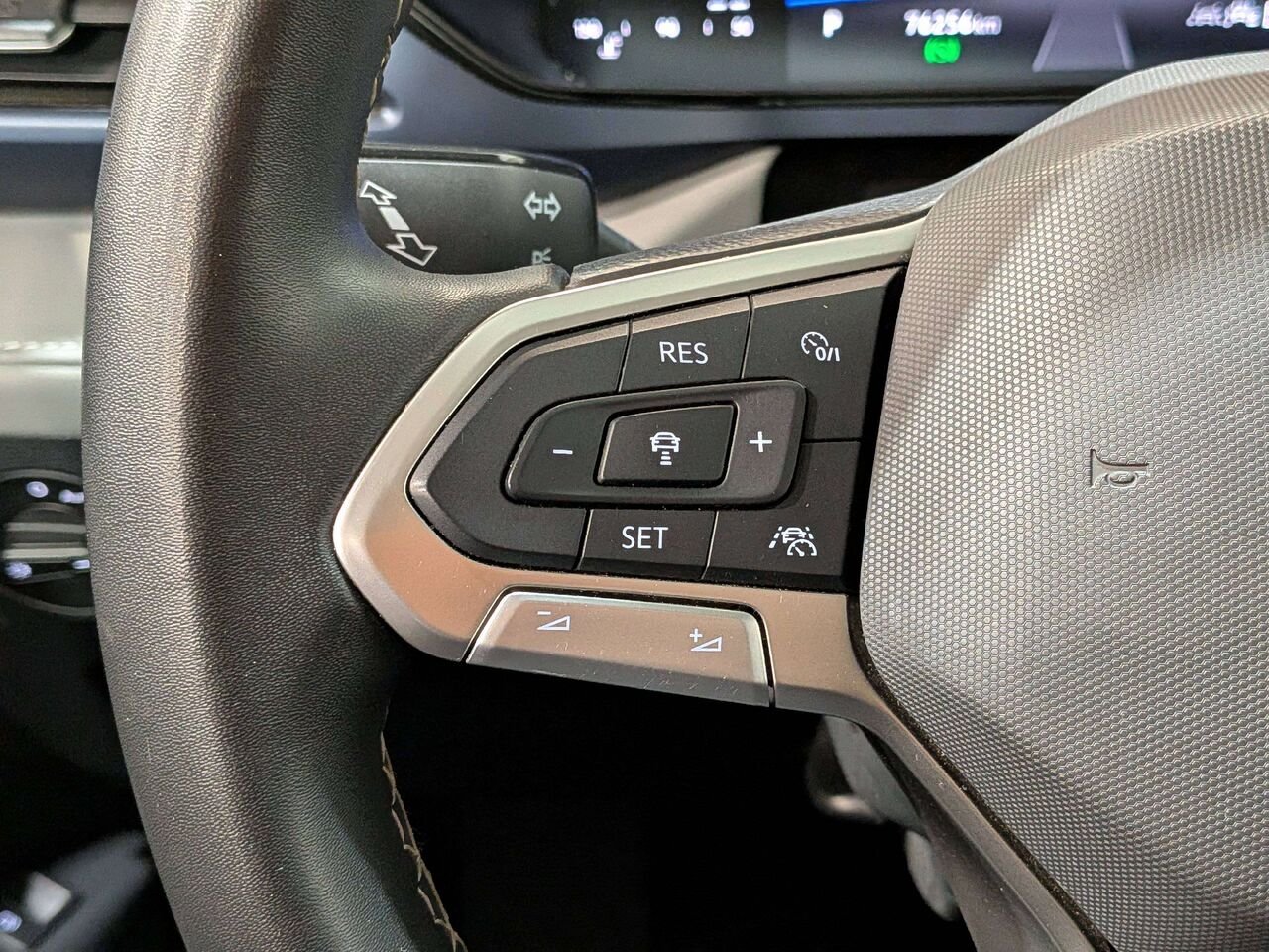 2024 Volkswagen Taos Comfortline 4MOTION Black Mirabel - photo #13
