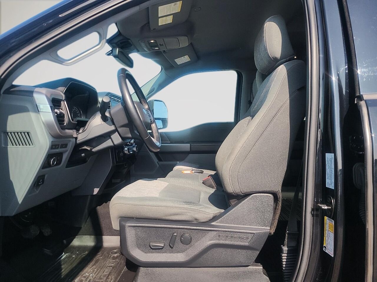 2023 Ford F-150 XLT SUPER CREW Black Québec - photo #7