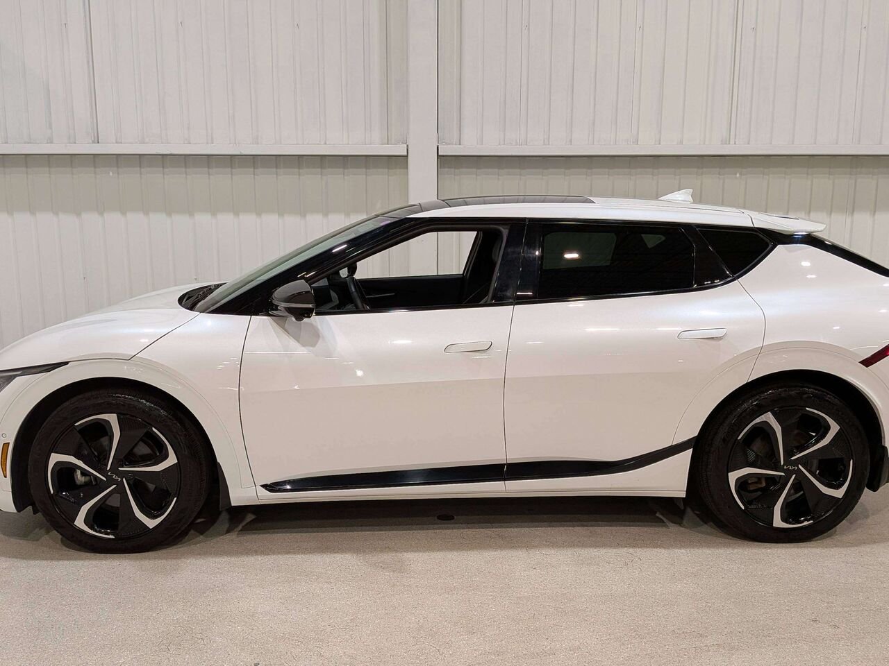 2024 Kia EV6 Land w/GT-Line Pkg 1 AWD White Val-David - photo #4