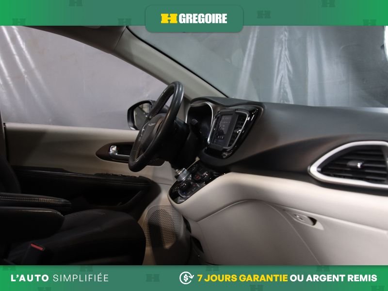 2022 Chrysler Grand Caravan Black Saint-Eustache - photo #29