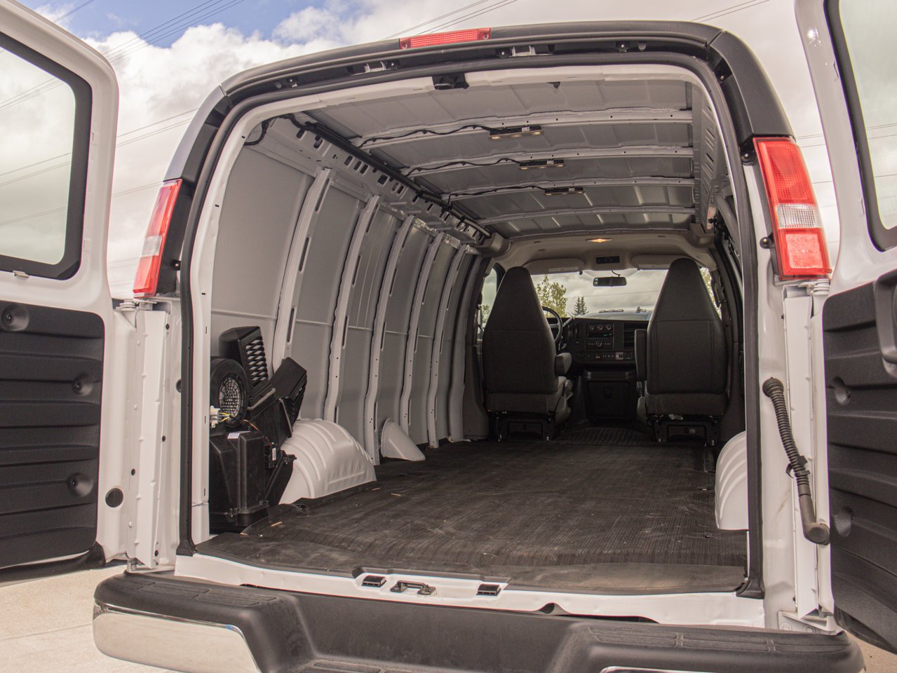 2025 Chevrolet Express Cargo Van RWD 3500 155 White Sherwood Park - photo #10