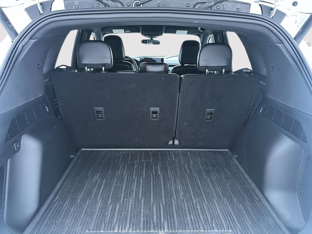 2023 Ford Escape White Rouyn-Noranda - photo #5