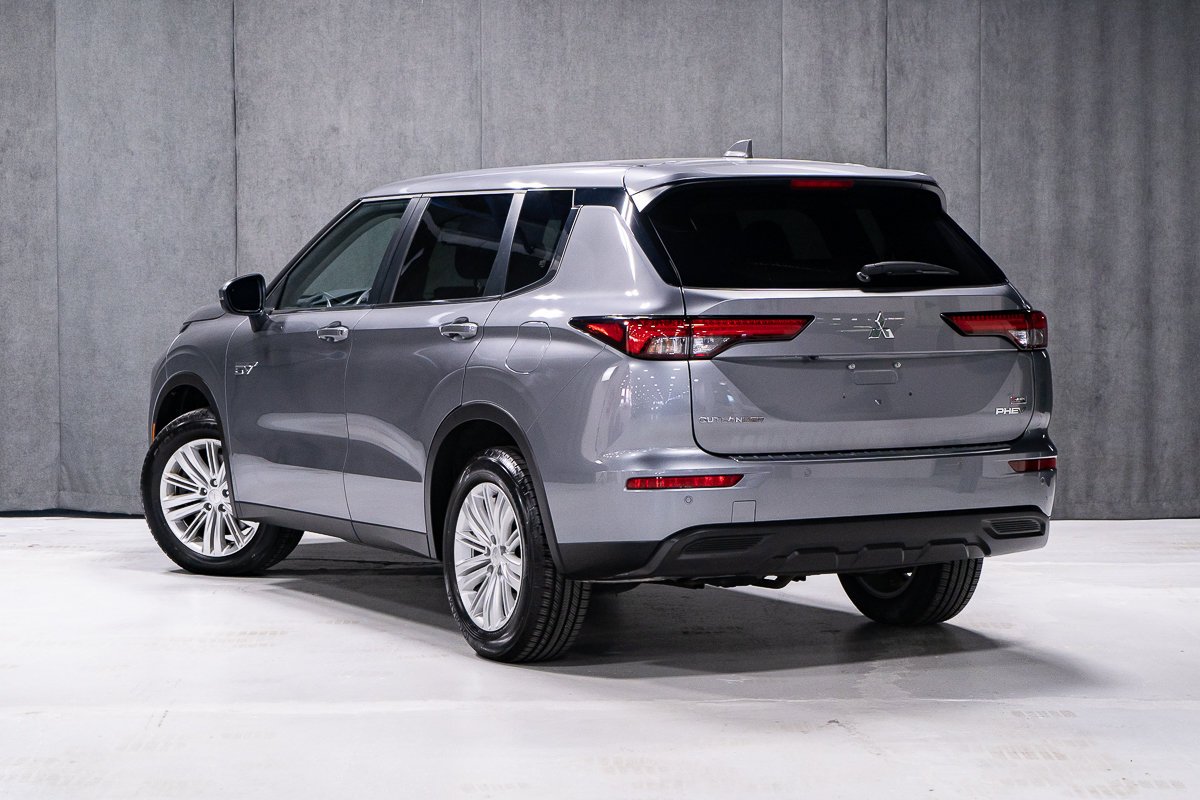 Mitsubishi Outlander PHEV ES PHEV S-AWC 7 PLACES CARPLAY 2023 Gris Montréal - photo #3