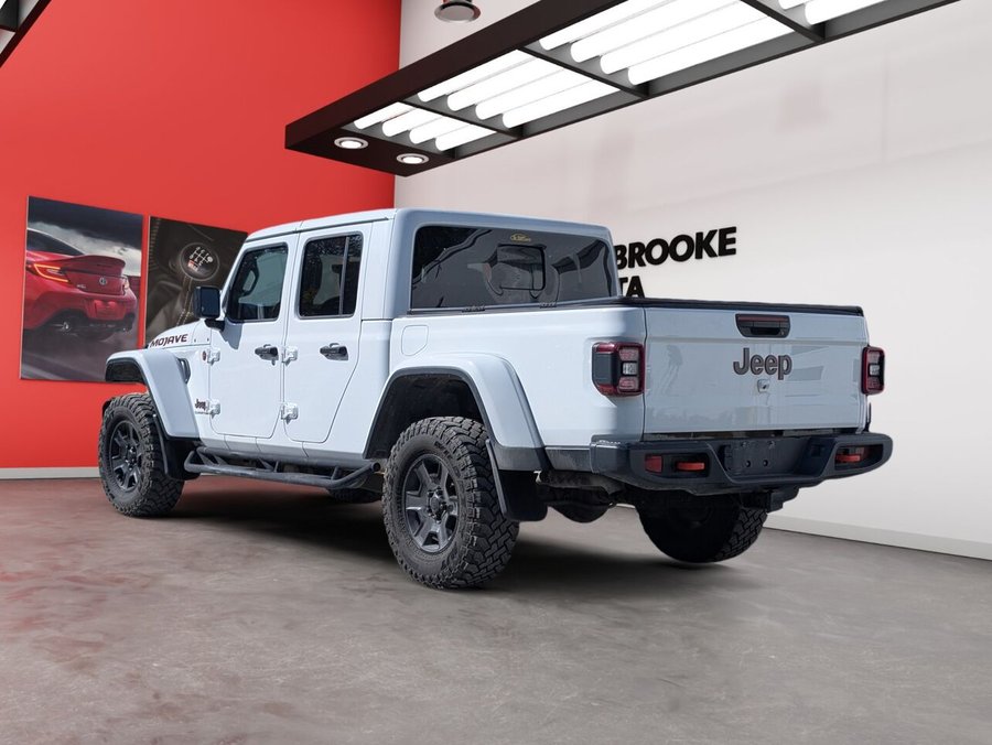 Jeep Gladiator MOJAVE 4X4 / SIÈGES CHAUFFANTS/VOLANT CHAUFFANT/MARCHEPIEDS/AC BIZONE/CAMÉRA DE RECUL/BLUETOOTH 2021 Blanc
