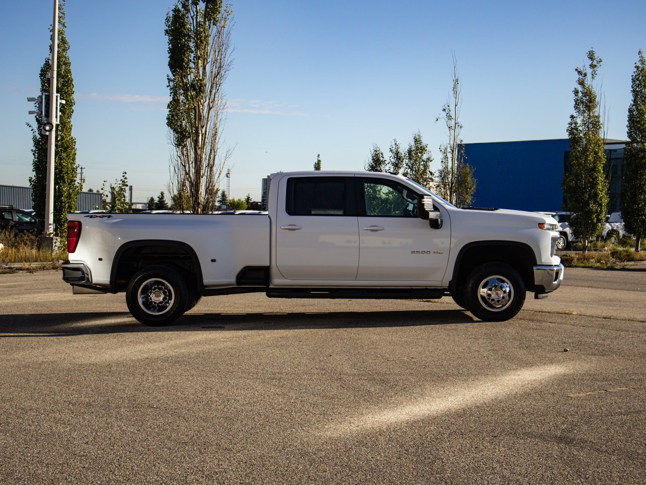 2024 Chevrolet Silverado 3500HD 4WD Crew Cab 159 LT White Sherwood Park - photo #12