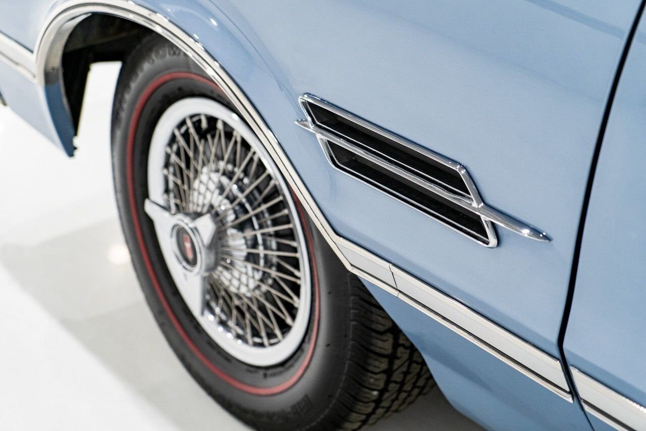 Oldsmobile 442 PRIX EN USD | Matching# 400cu.in. 4-Speed 1966 Bleu Montréal - photo #2
