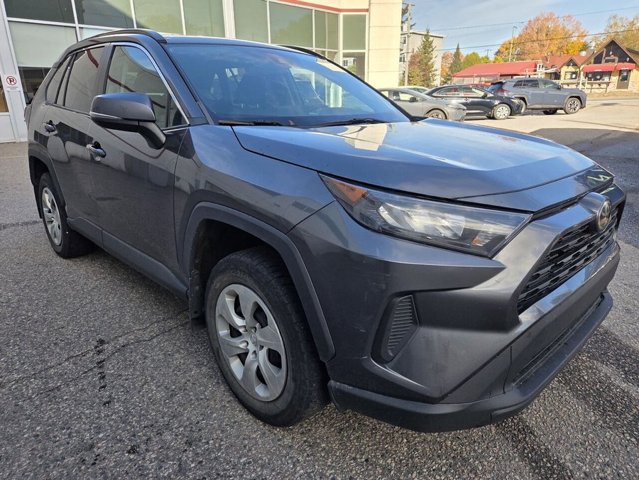 Toyota RAV4 LE LE 2021 Gris