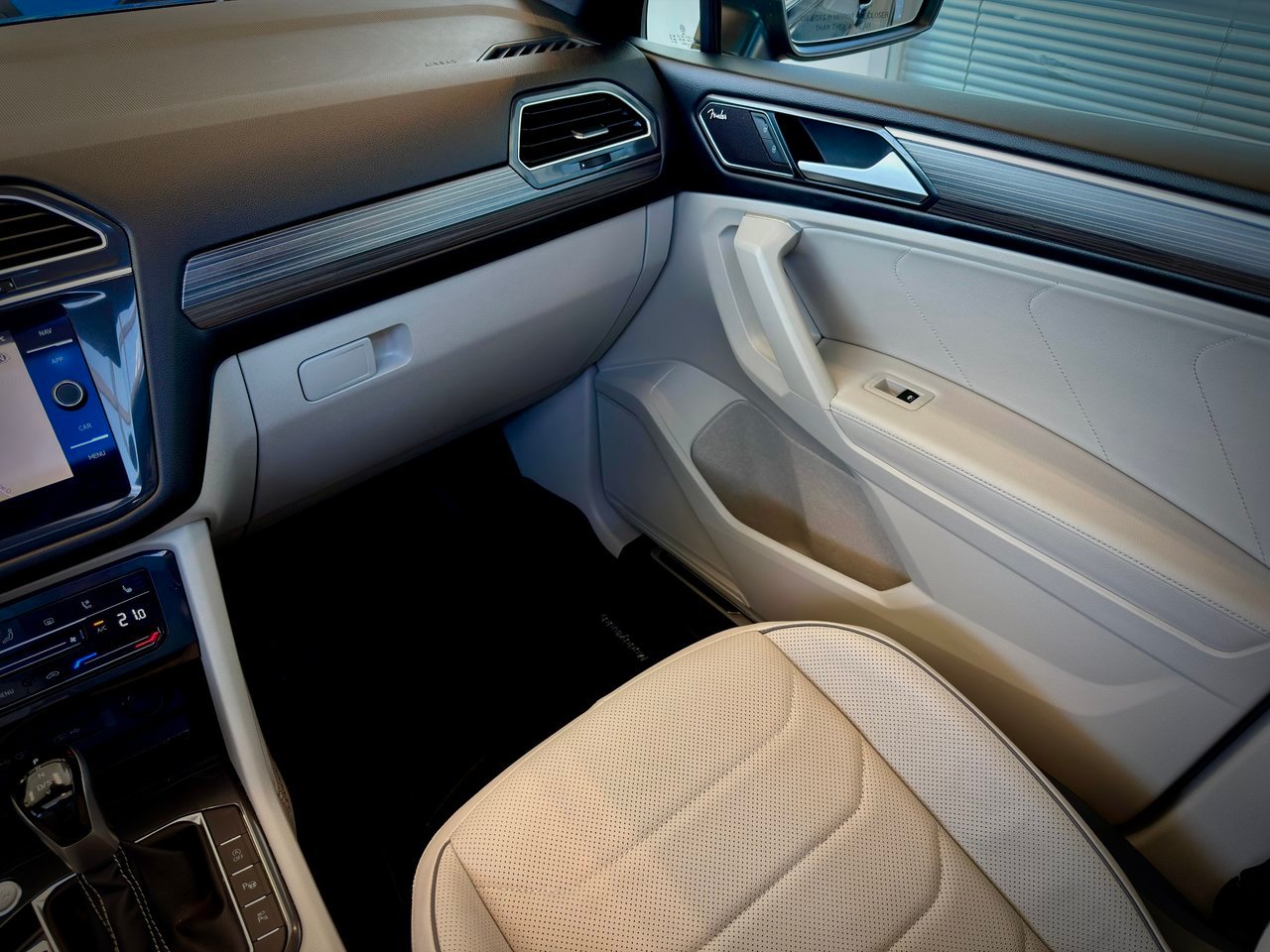 2024 Volkswagen Tiguan Blue Notre-Dame-des-Prairies - photo #26