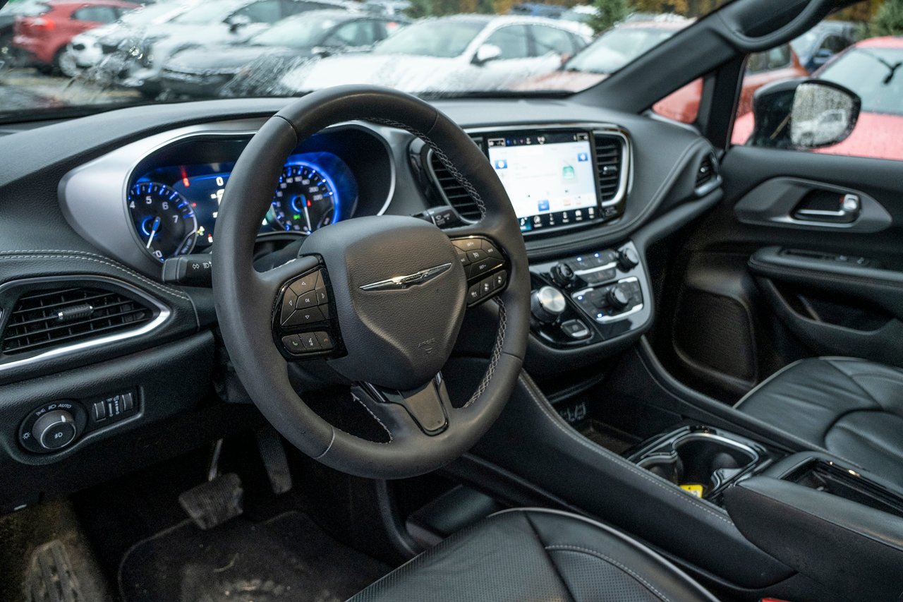 2025 Chrysler Pacifica White Gatineau - photo #6