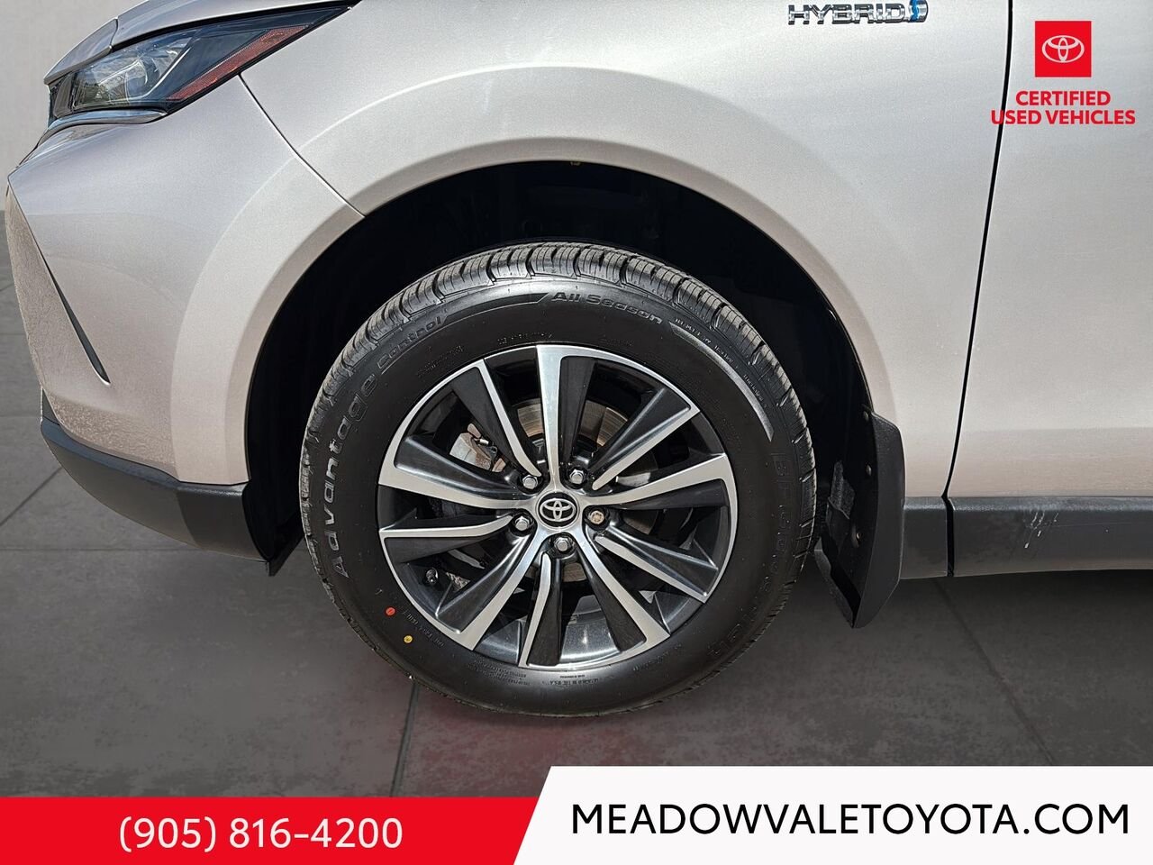 2021 Toyota Venza Hybird, New Tires , New Brakes in the front and back. Comes with Winter Tires and steel rims too! Grey Mississauga - photo #6