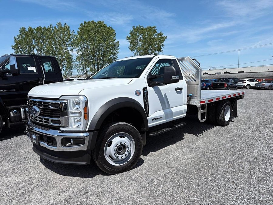 2026 Ford Super Duty F-550 DRW 2026 Oxford White