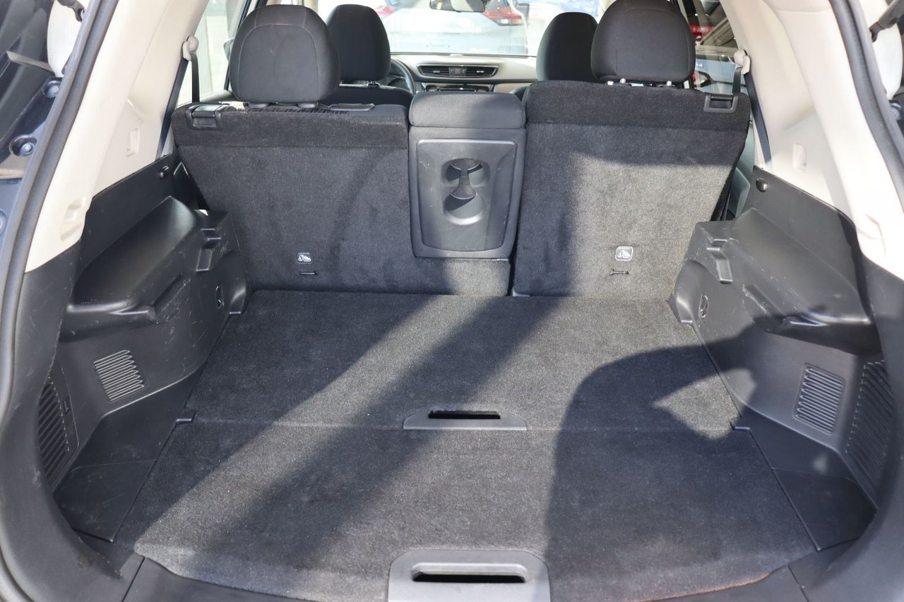 2019 Nissan Rogue White Baie-Comeau - photo #13