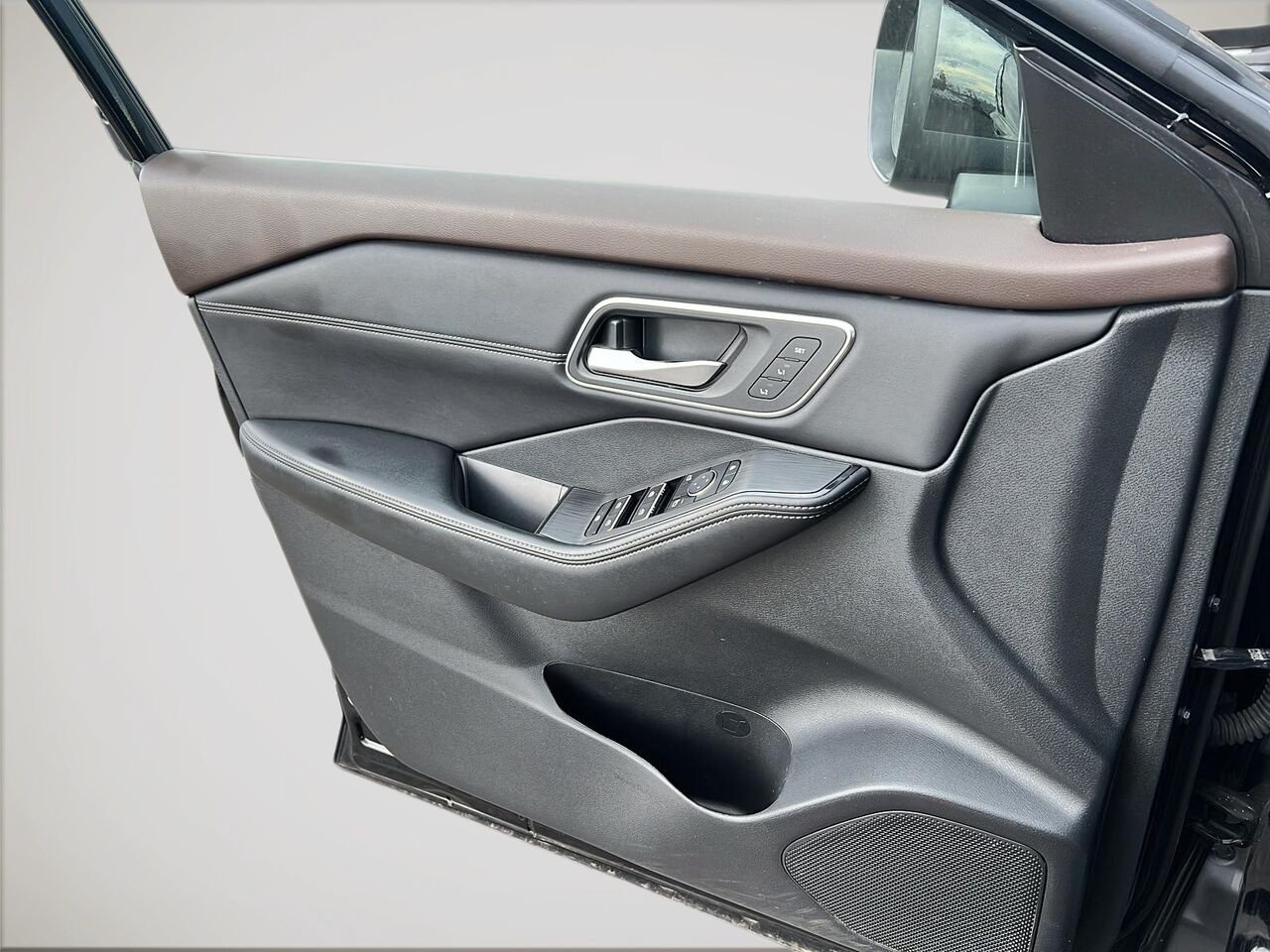 Nissan Rogue PLATINE 2023 Noir Québec - photo #10