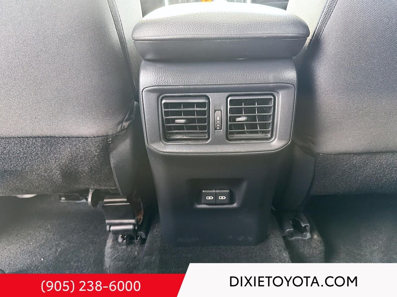 2024 Toyota RAV4 XLE AWD / CLEAN CARFAX / HEATED SEATS / MOONROOF / BACKUP CAMERA White Mississauga - photo #18