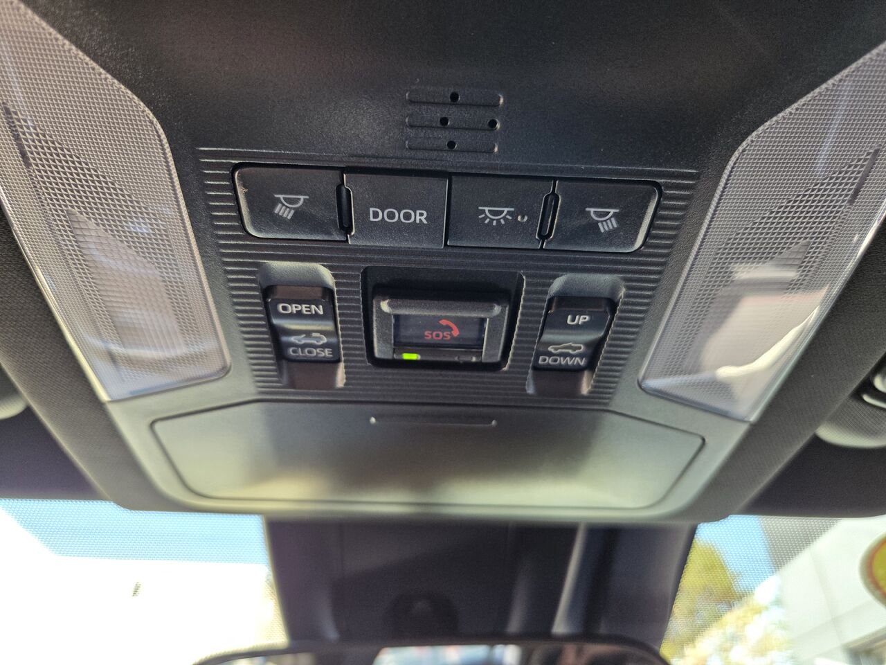 2024 Toyota RAV4 PRIME SE White Mont-Laurier - photo #23