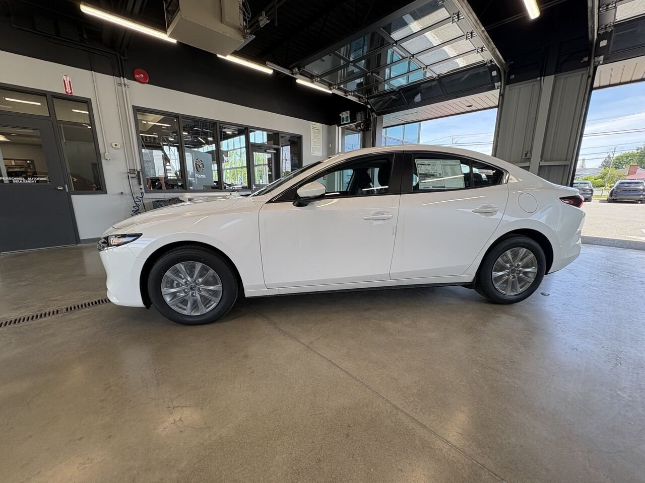 2026 MAZDA Mazda3 GX TA Snowflake White Pearl Châteauguay - photo #2