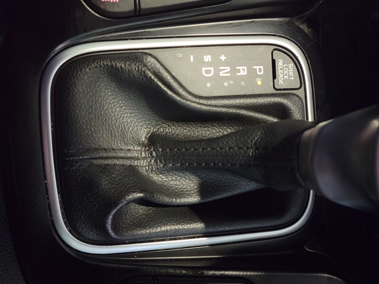 2020 Kia Soul Black  - photo #22